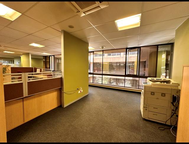 7,410M² OFFICE TO LET IN PARKTOWN